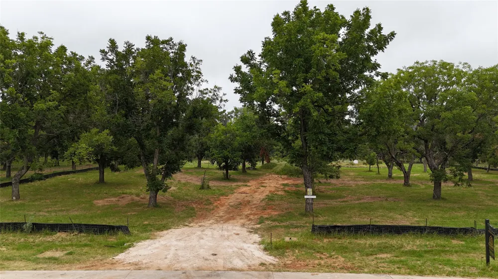 3185 E Landings S Granbury, TX 76048