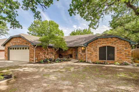 6824 Ridgewood Drive