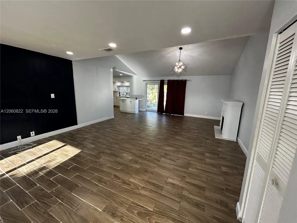 2403 NW 108th Ter Sunrise, FL 33322
