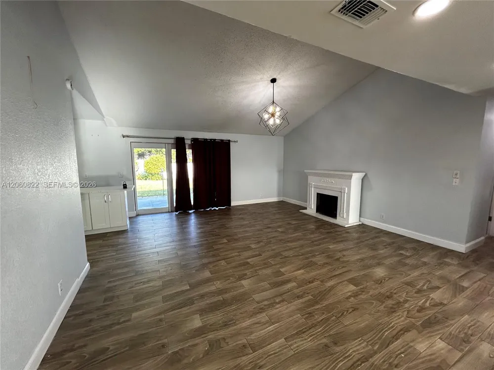 2403 NW 108th Ter Sunrise, FL 33322