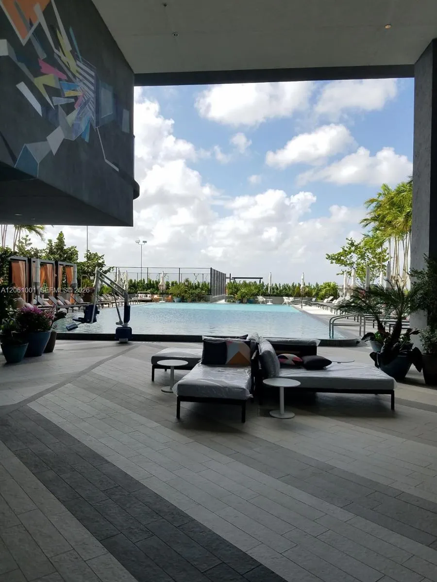 121 NE 34 ST #811 Miami, FL 33137