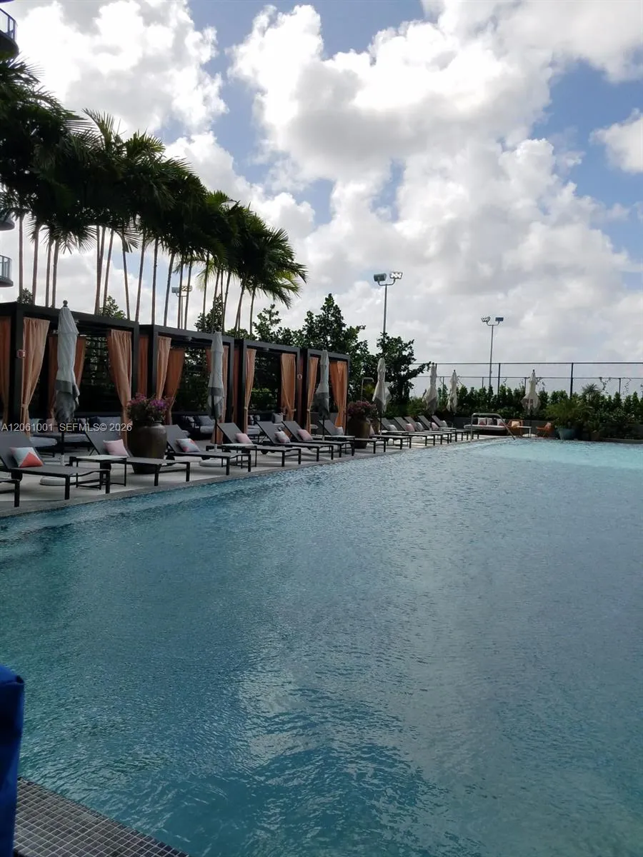 121 NE 34 ST #811 Miami, FL 33137