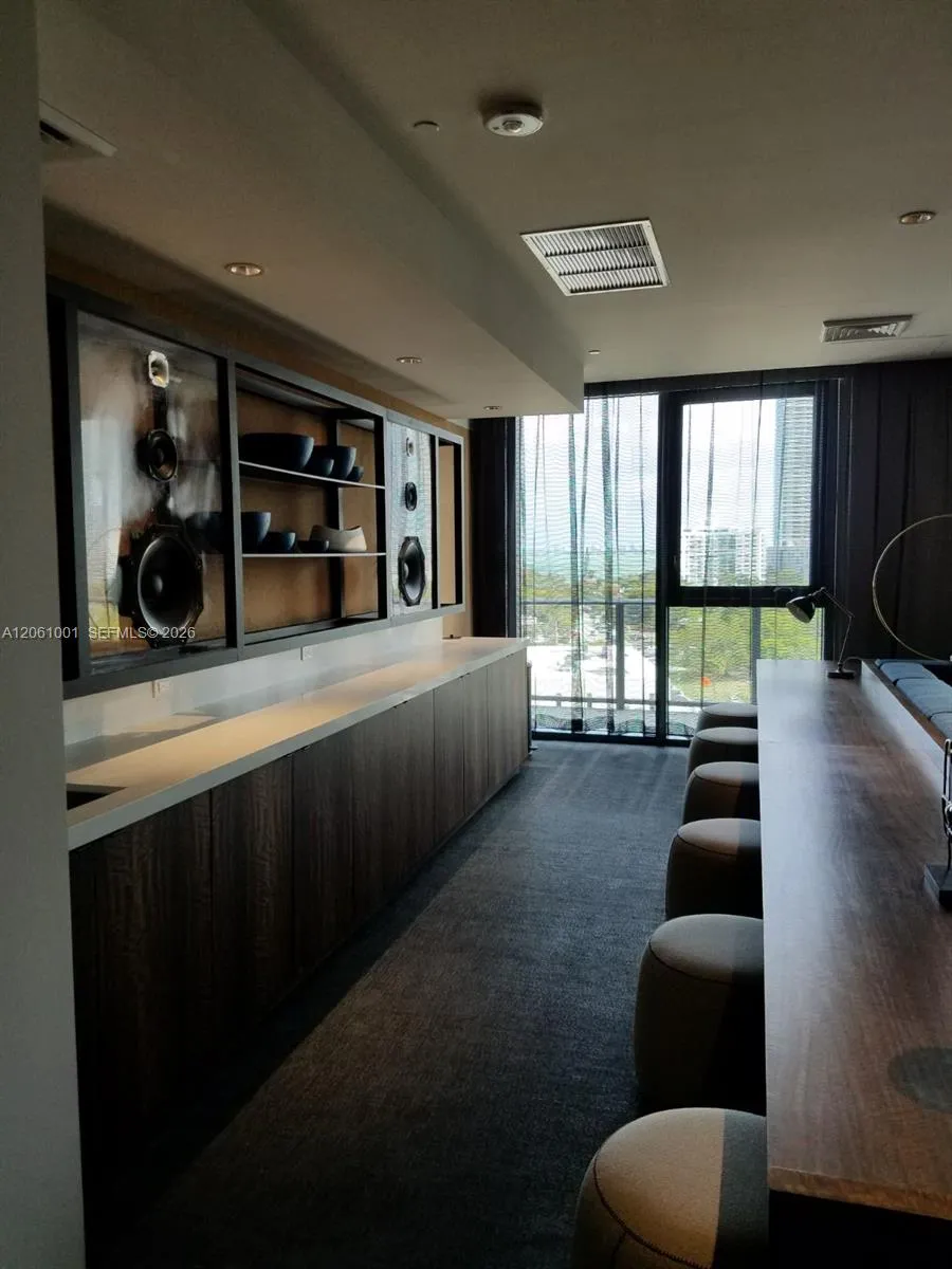 121 NE 34 ST #811 Miami, FL 33137