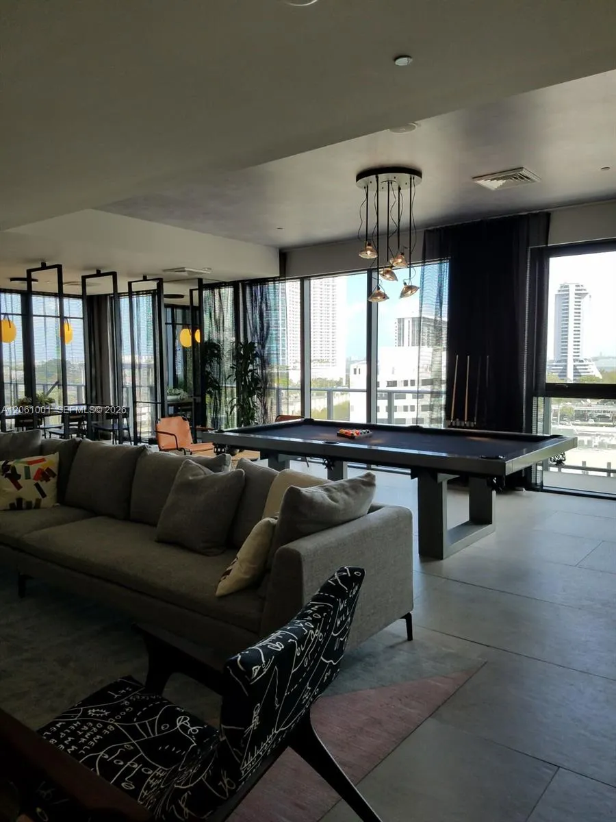 121 NE 34 ST #811 Miami, FL 33137