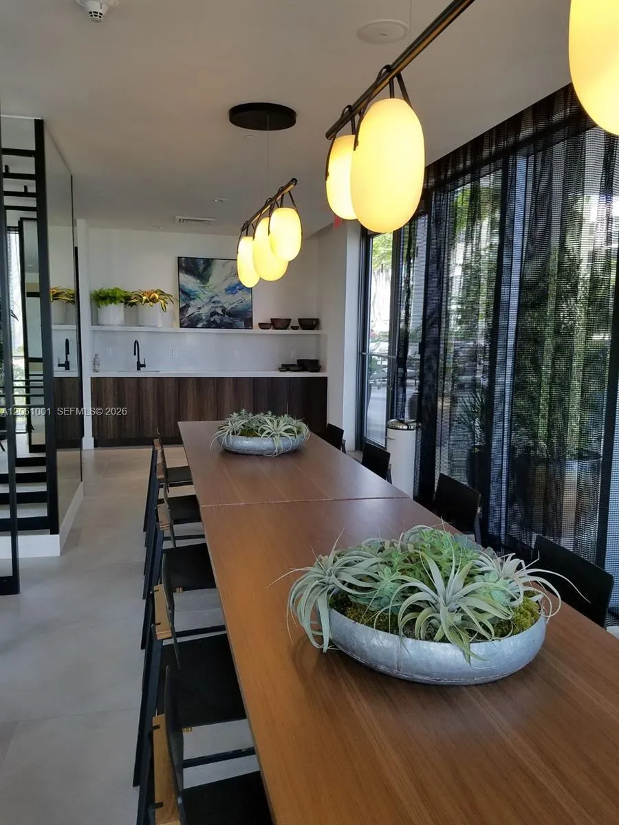 121 NE 34 ST #811 Miami, FL 33137