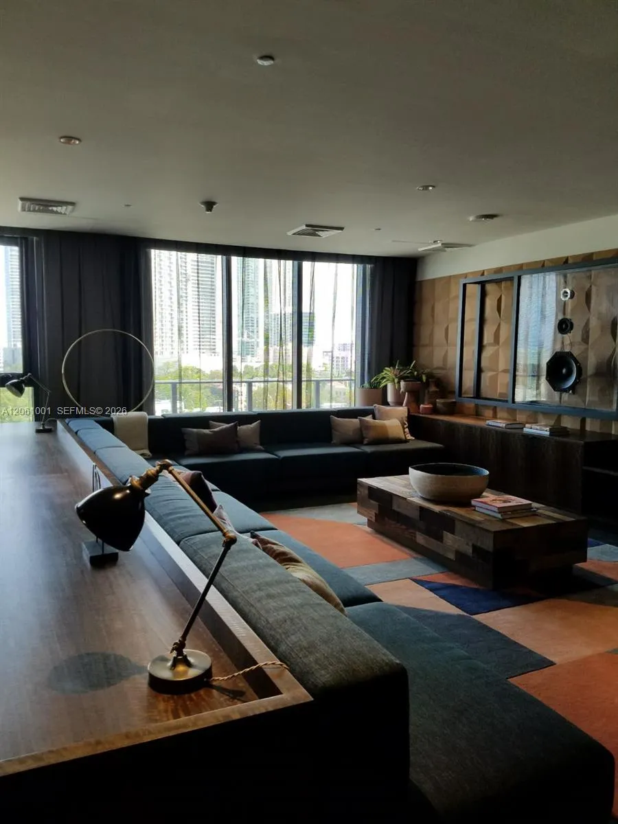 121 NE 34 ST #811 Miami, FL 33137