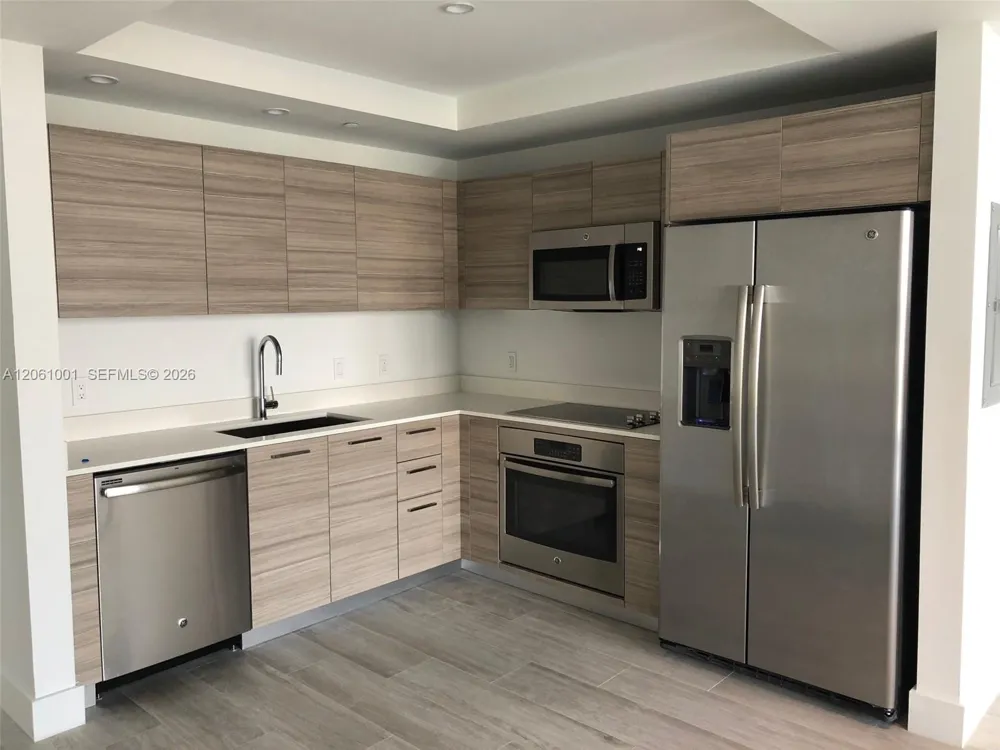 121 NE 34 ST #811 Miami, FL 33137
