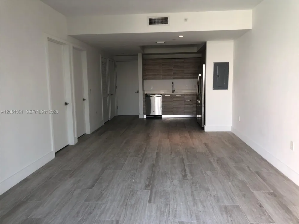 121 NE 34 ST #811 Miami, FL 33137