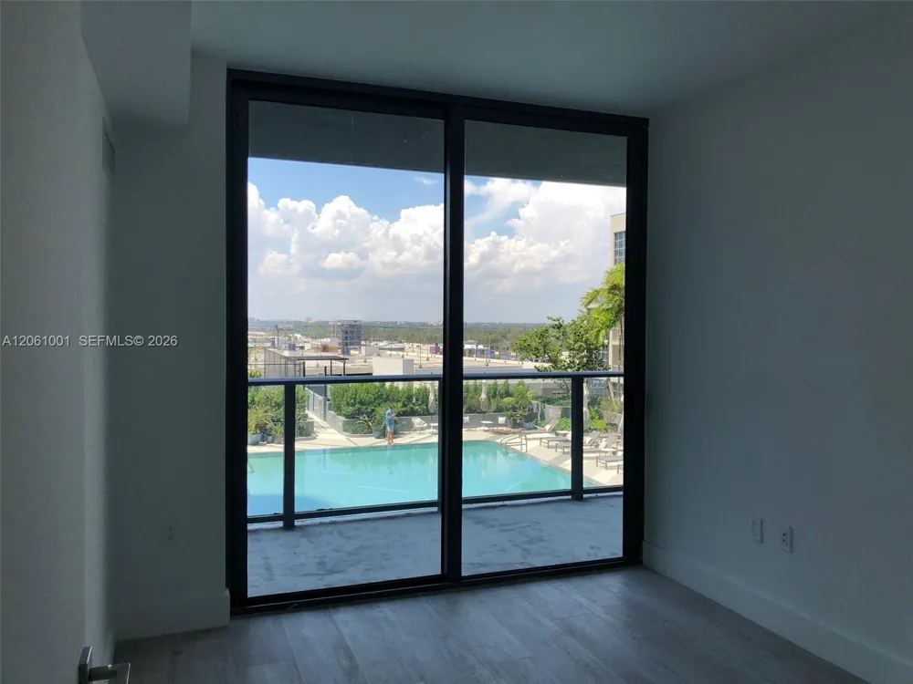 121 NE 34 ST #811 Miami, FL 33137