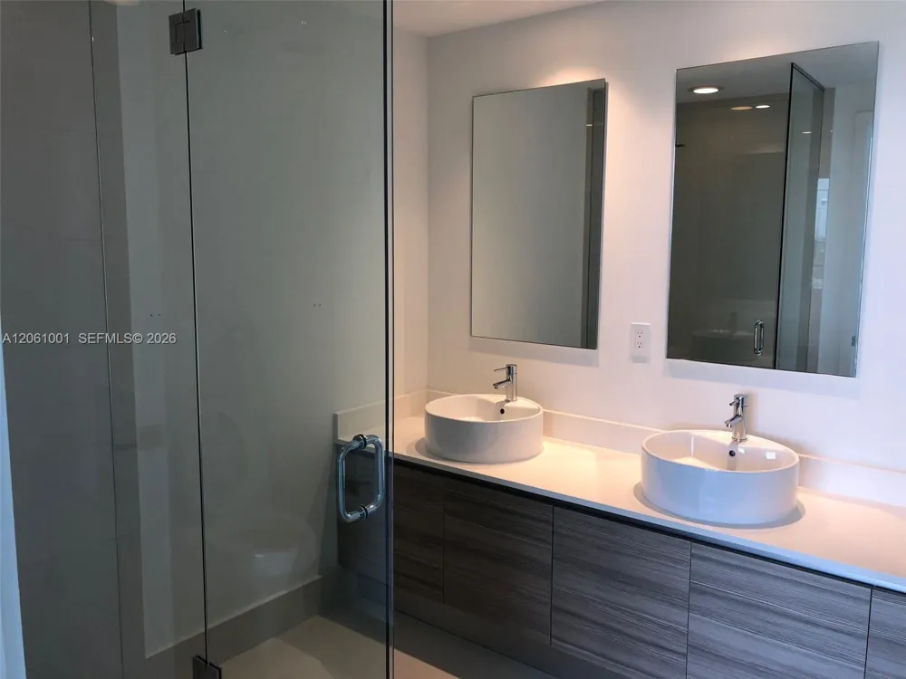 121 NE 34 ST #811 Miami, FL 33137
