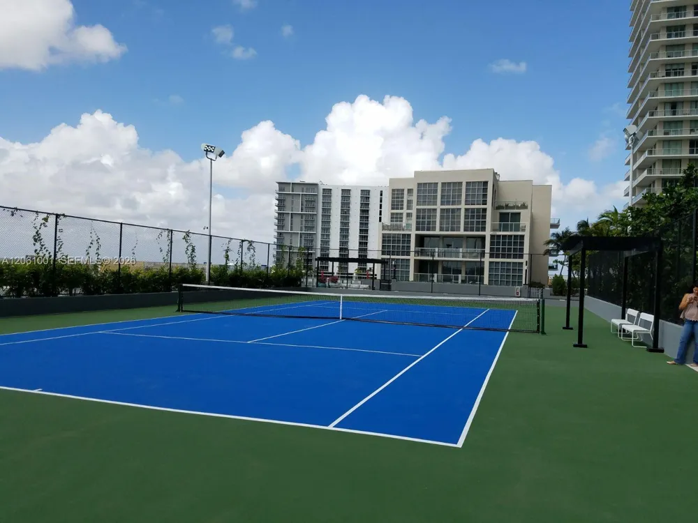 121 NE 34 ST #811 Miami, FL 33137