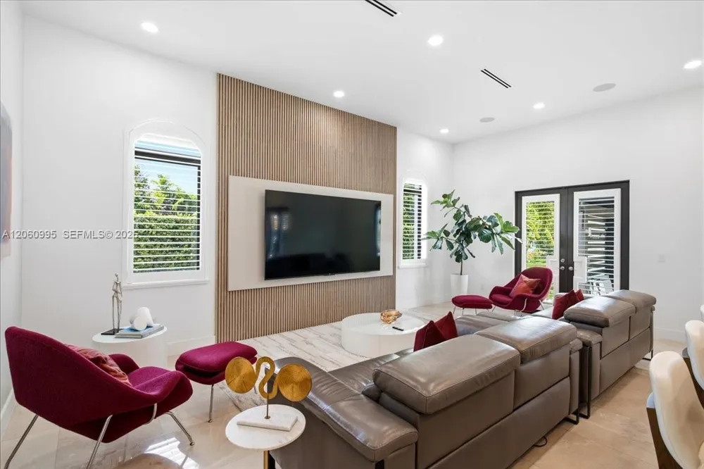 331 SW 124th Ave Miami, FL 33184