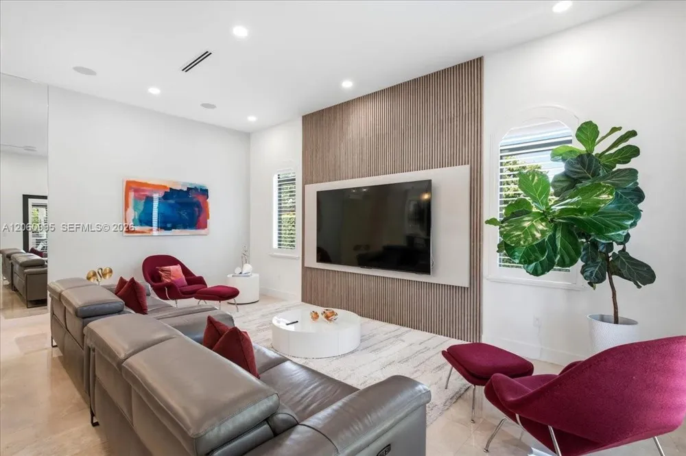 331 SW 124th Ave Miami, FL 33184