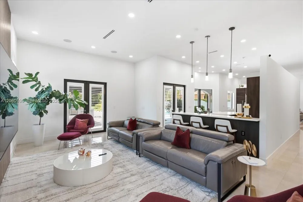 331 SW 124th Ave Miami, FL 33184
