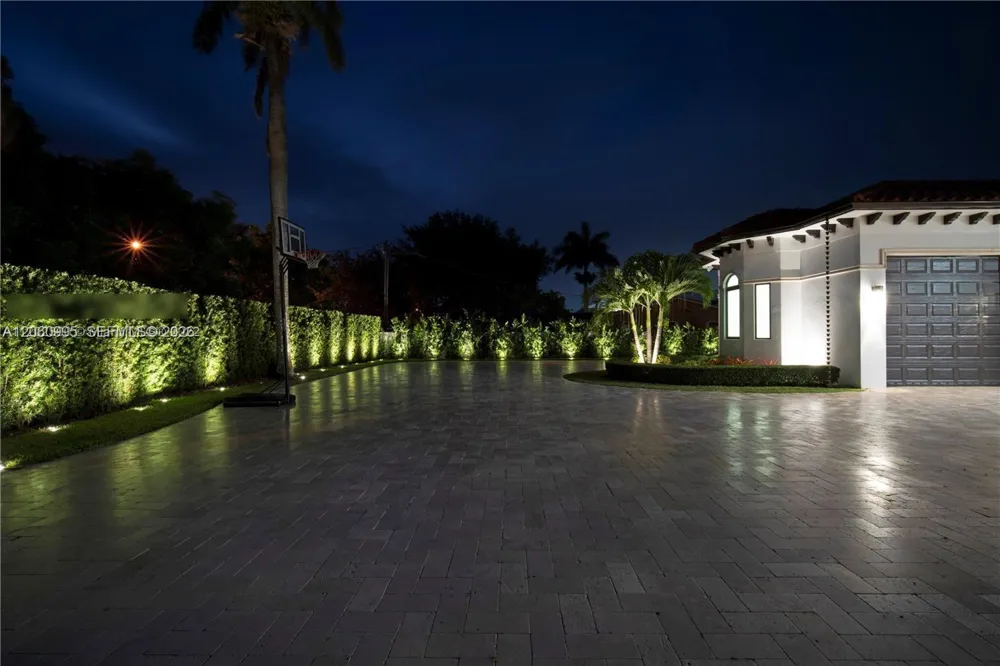 331 SW 124th Ave Miami, FL 33184