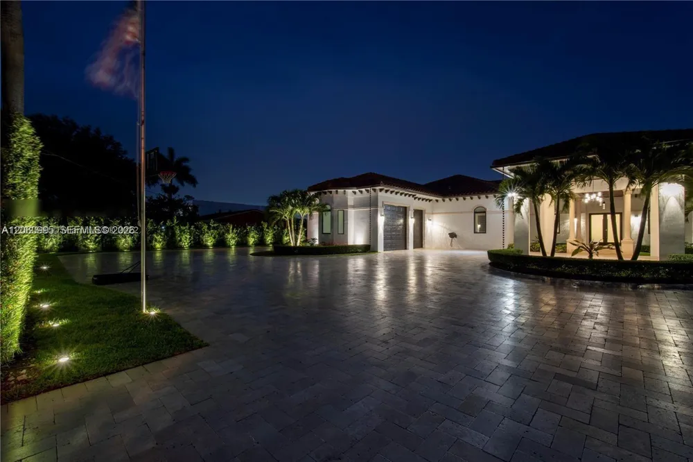 331 SW 124th Ave Miami, FL 33184