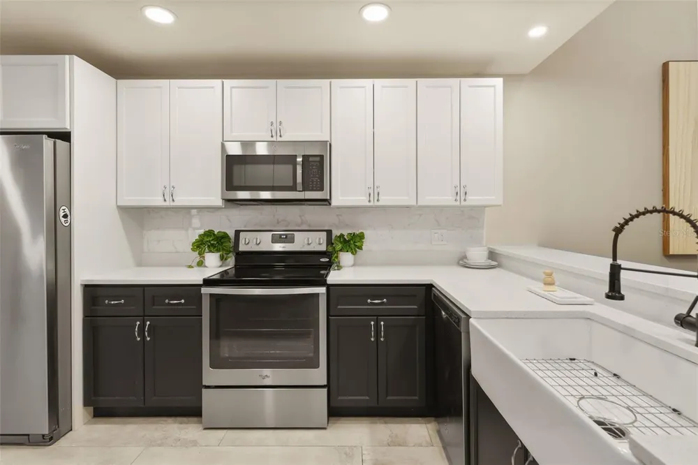 8209 SANDPOINT BOULEVARD Orlando, FL 32819