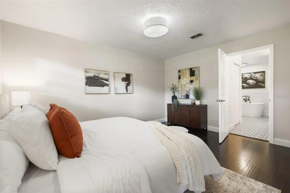 8209 SANDPOINT BOULEVARD Orlando, FL 32819