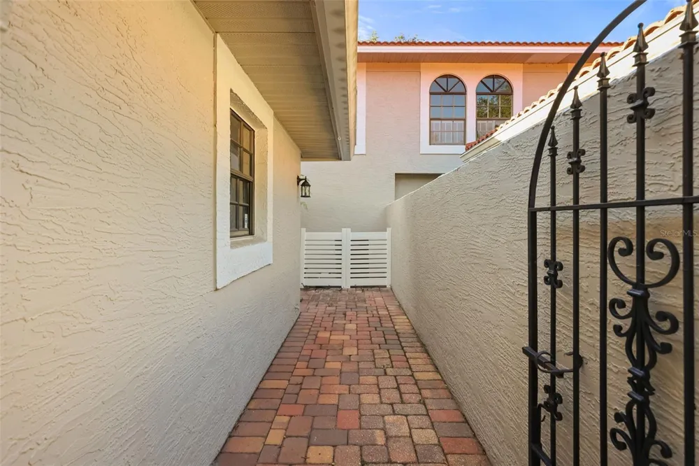 8209 SANDPOINT BOULEVARD Orlando, FL 32819