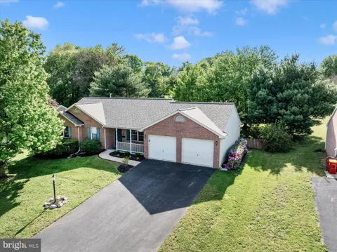 228 MONTCLAIR COURT