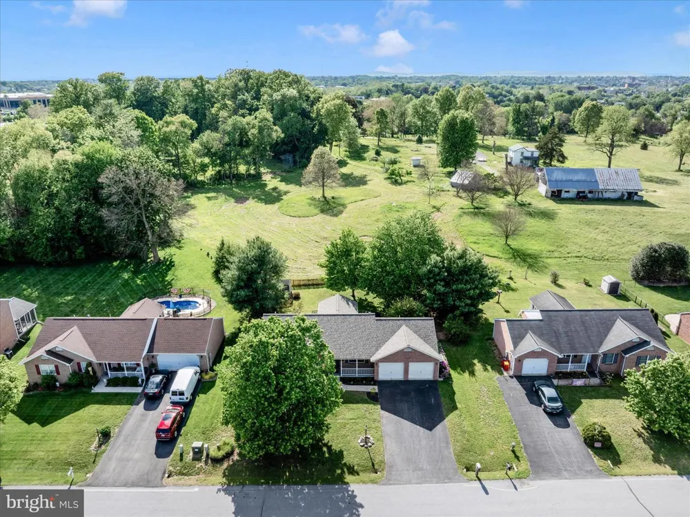 228 MONTCLAIR COURT Hagerstown, MD 21742