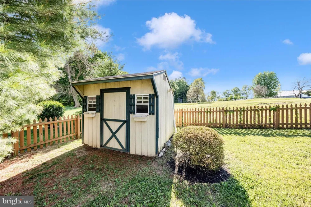 228 MONTCLAIR COURT Hagerstown, MD 21742