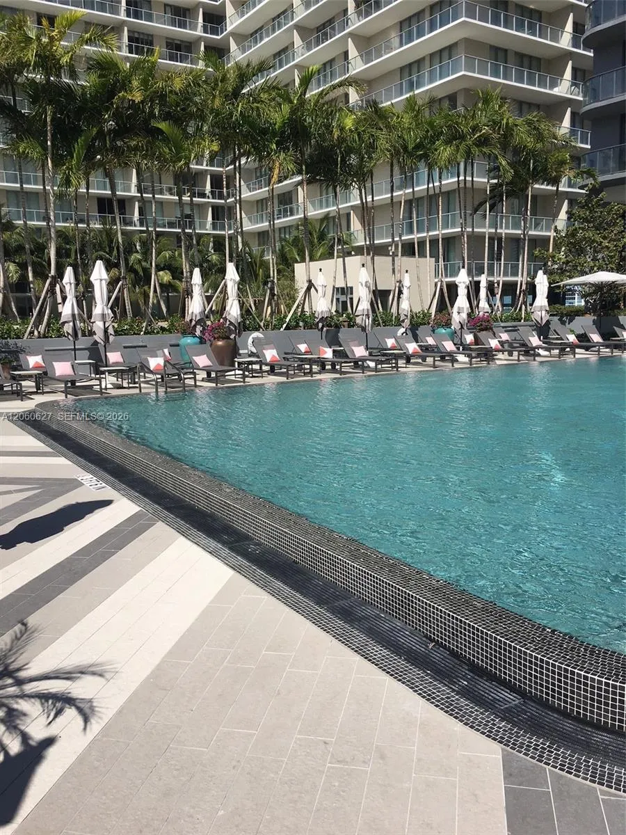 121 NE 34th St #914 Miami, FL 33137