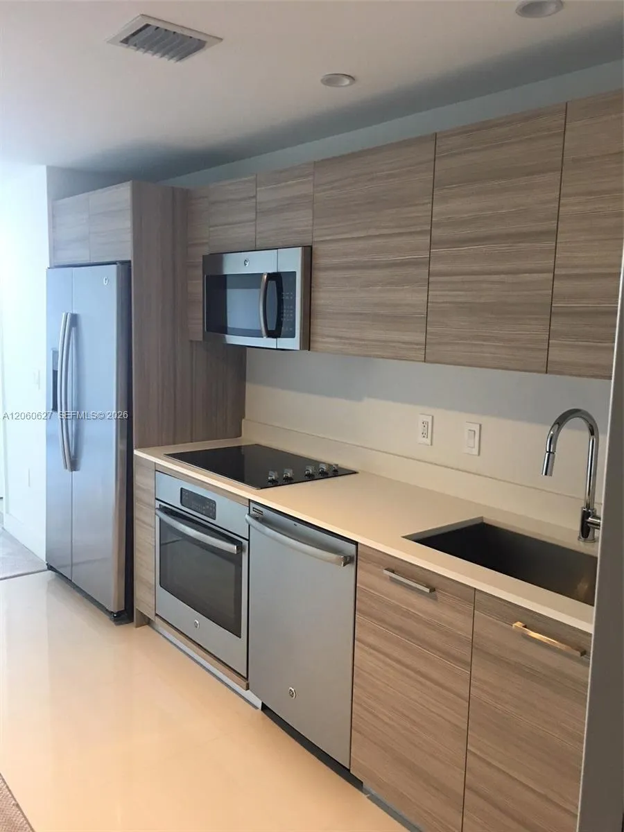 121 NE 34th St #914 Miami, FL 33137