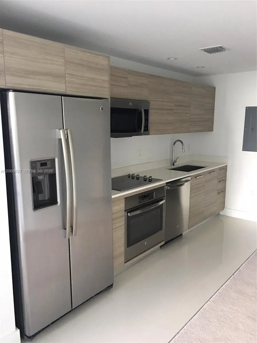 121 NE 34th St #914 Miami, FL 33137