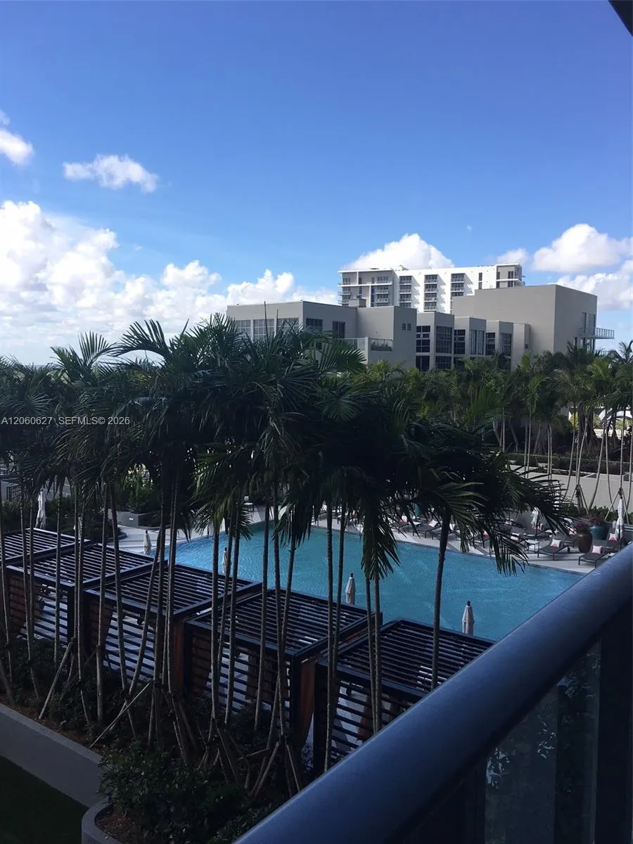 121 NE 34th St #914 Miami, FL 33137