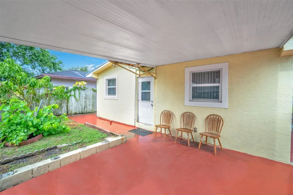 2301 SW 48th Ave West Park, FL 33023