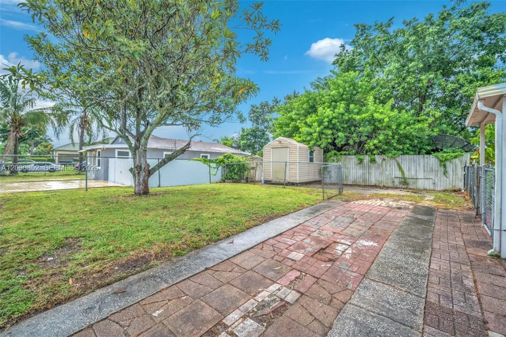 2301 SW 48th Ave West Park, FL 33023