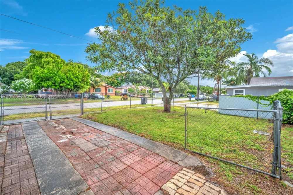 2301 SW 48th Ave West Park, FL 33023