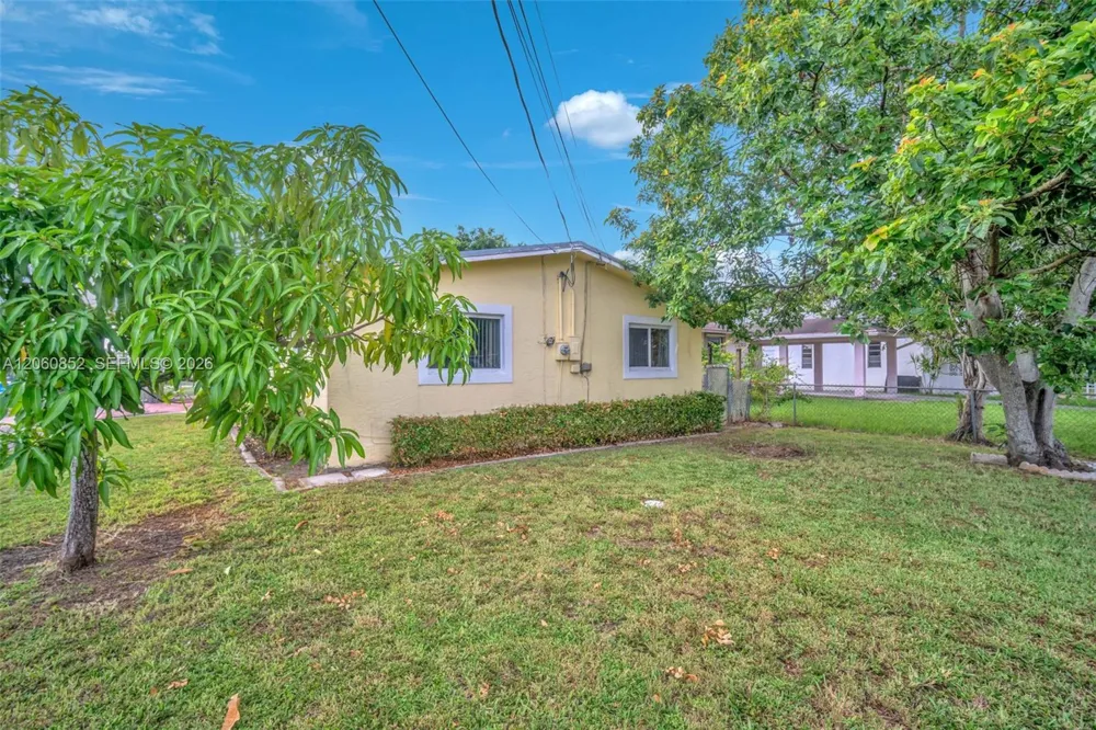 2301 SW 48th Ave West Park, FL 33023