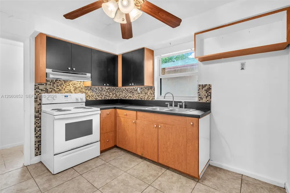 2301 SW 48th Ave West Park, FL 33023