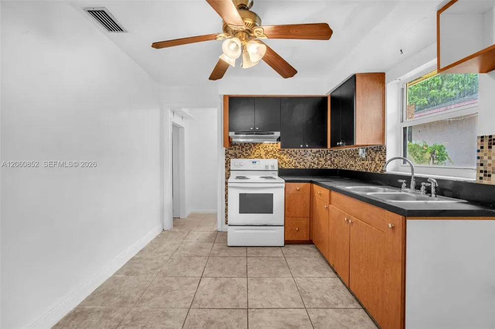 2301 SW 48th Ave West Park, FL 33023