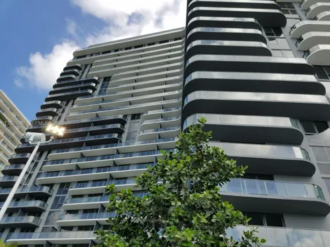 121 NE 34 ST #1702