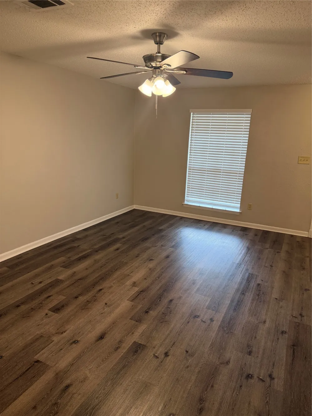 3004 David Lane Arlington, TX 76013