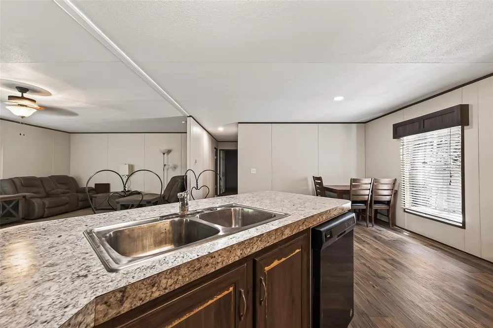 590 County Road 149 Road Boling, TX 77420