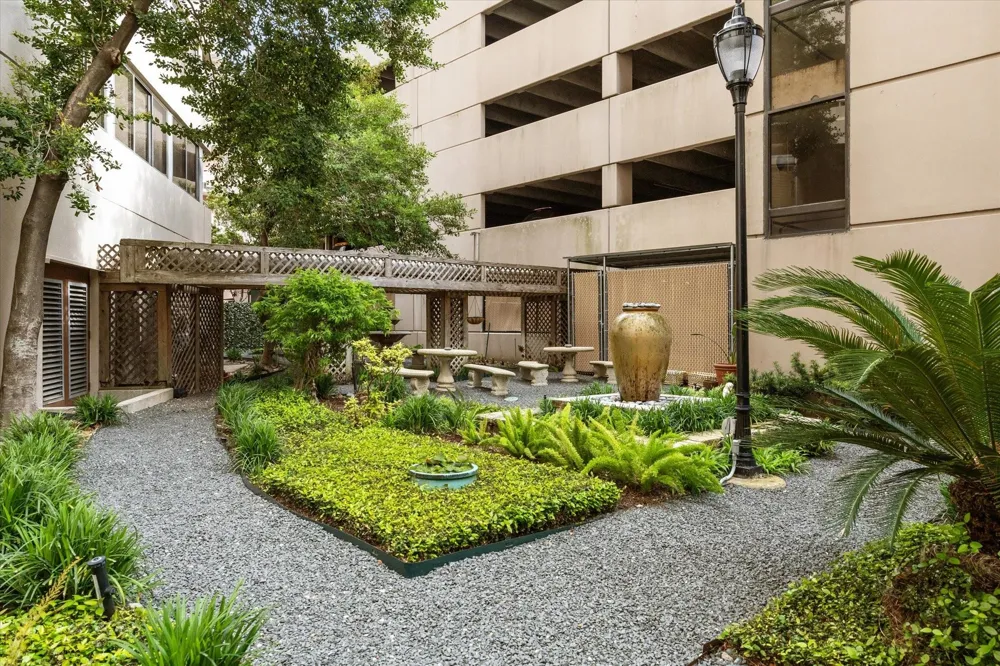 3525 Sage Road #512 Houston, TX 77056
