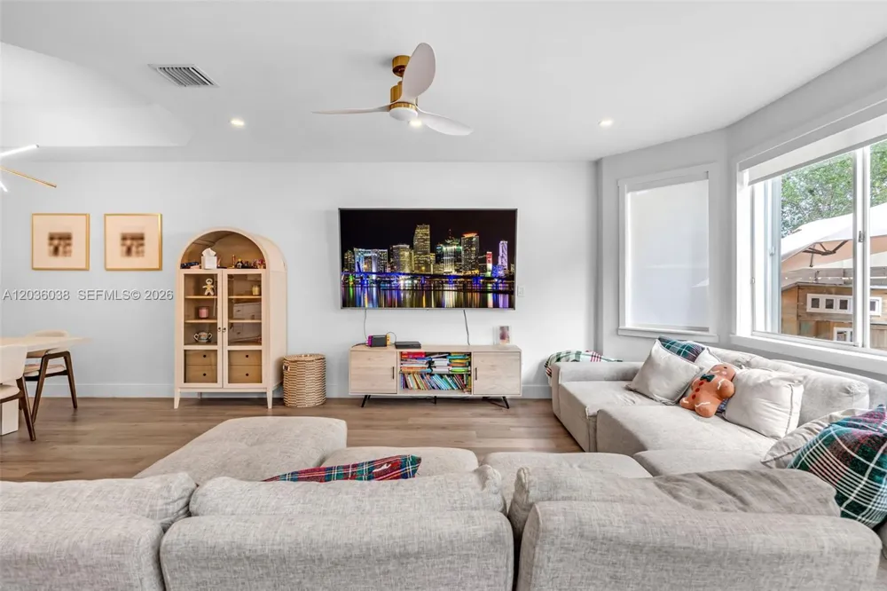 11203 NW 73rd Ter Doral, FL 33178