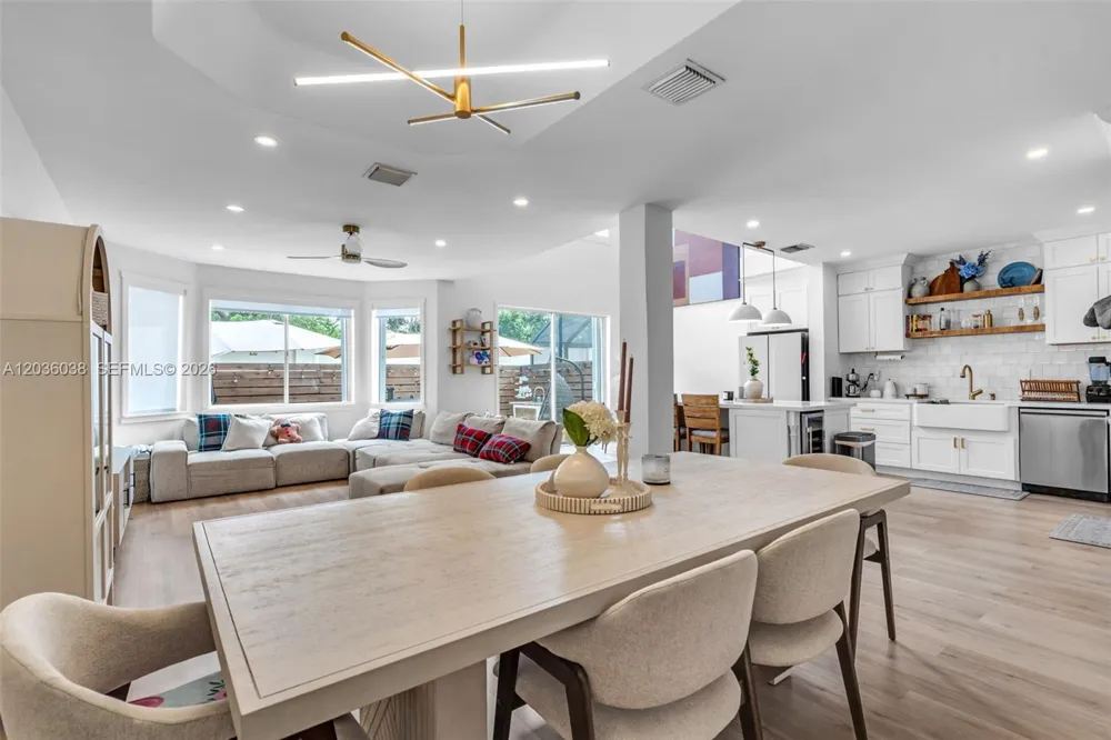 11203 NW 73rd Ter Doral, FL 33178