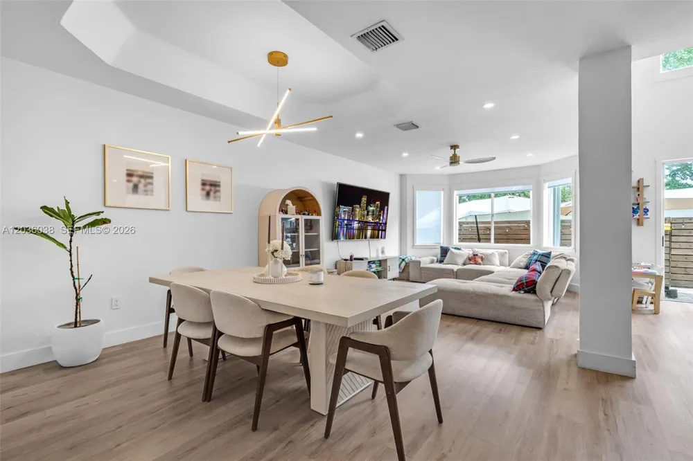 11203 NW 73rd Ter Doral, FL 33178