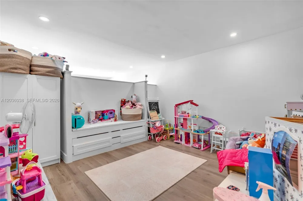 11203 NW 73rd Ter Doral, FL 33178