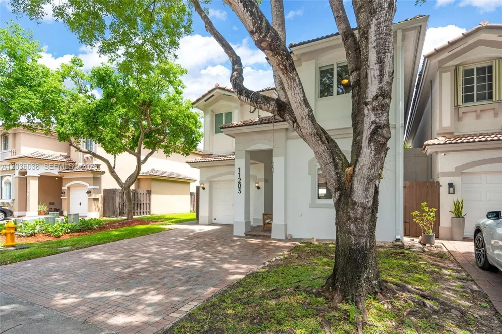 11203 NW 73rd Ter Doral, FL 33178