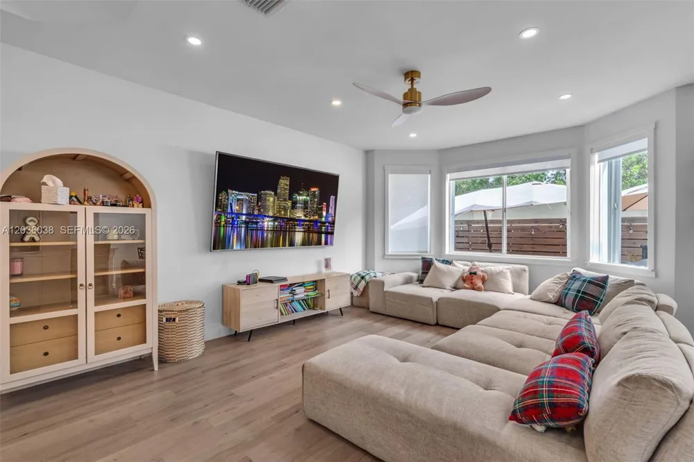 11203 NW 73rd Ter Doral, FL 33178