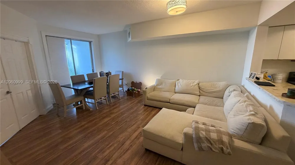 735 SW 148 ave #1711 Sunrise, FL 33325