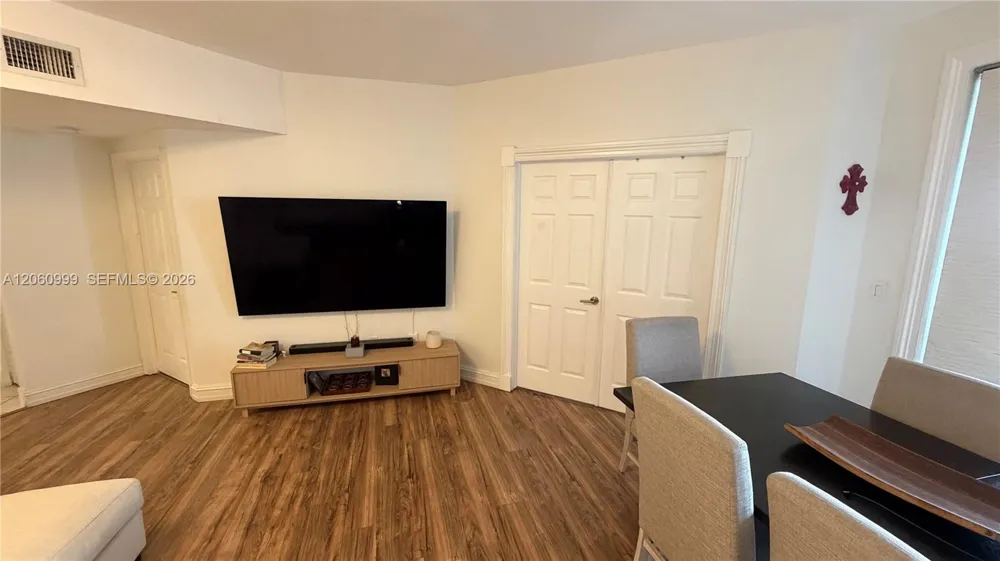 735 SW 148 ave #1711 Sunrise, FL 33325