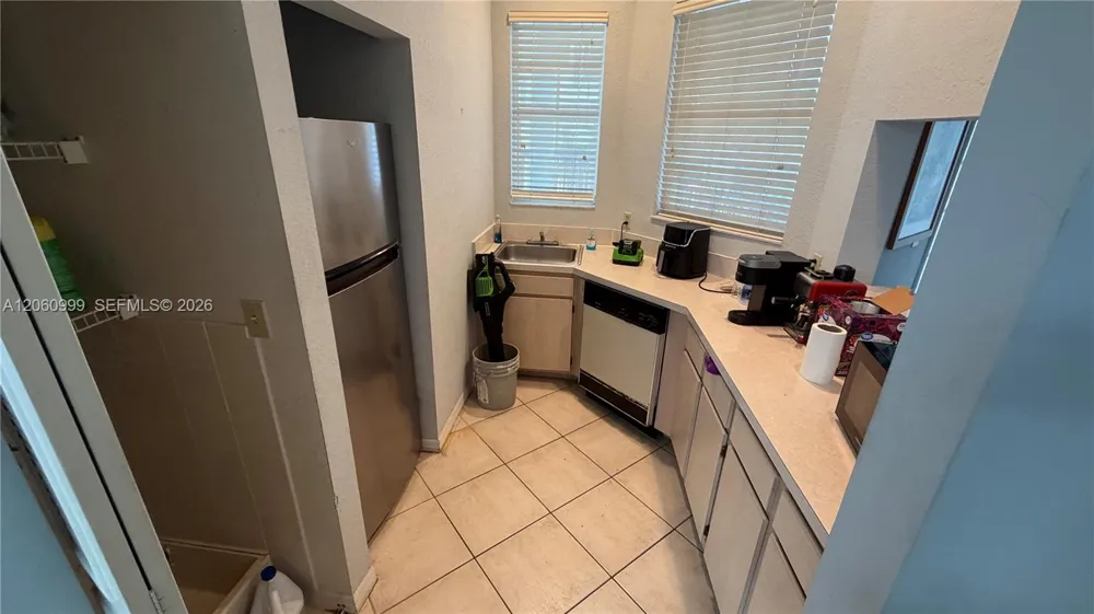 735 SW 148 ave #1711 Sunrise, FL 33325