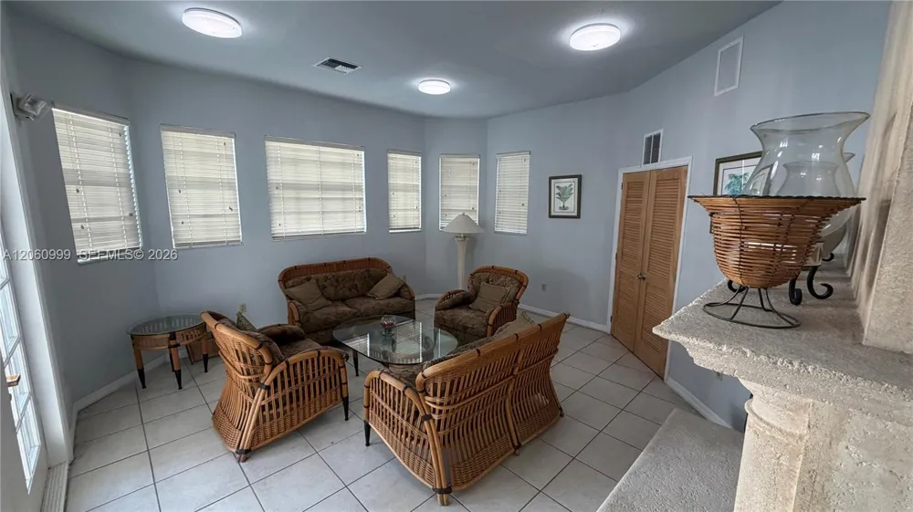 735 SW 148 ave #1711 Sunrise, FL 33325